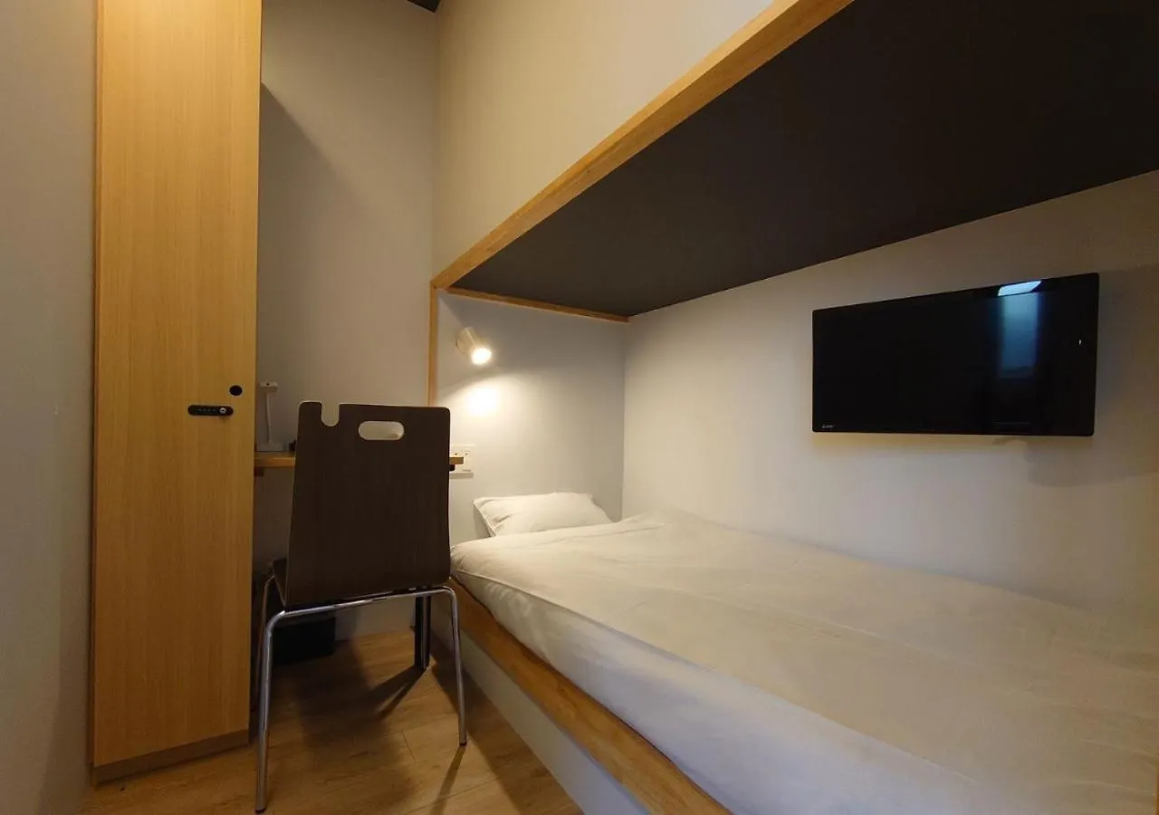 Hotel Atarayo Osaka Hostel